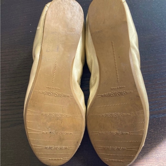 Stuart Weitzman Gold ballet flats, size 8 - Picture 6 of 7